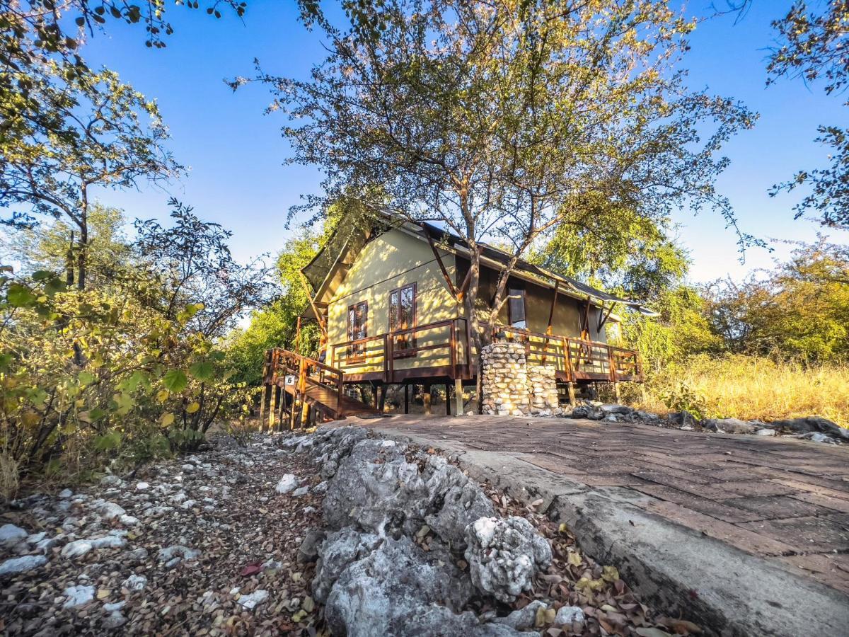 The Mushara Outpost Hotel Mokuti Lodge Luaran gambar